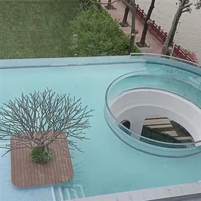 Piscine à débordement en acrylique Accueil