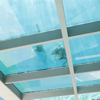 Piscine à débordement